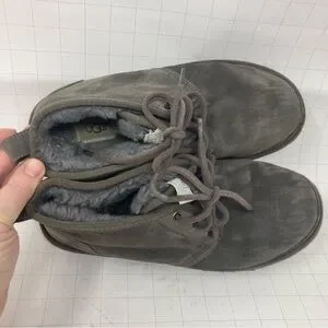 UGG Men 9 Gray Chukka Boots Suede Comfort EUC s/n 3236 UGG M/3236 M Neumel Grey Suede Men main image 4